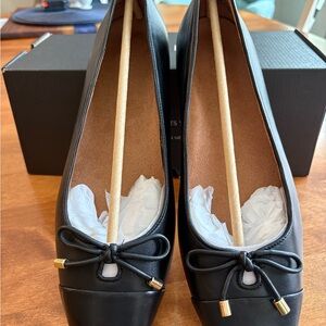 Vionic KLARA Black Leather Flats with Bow Detail